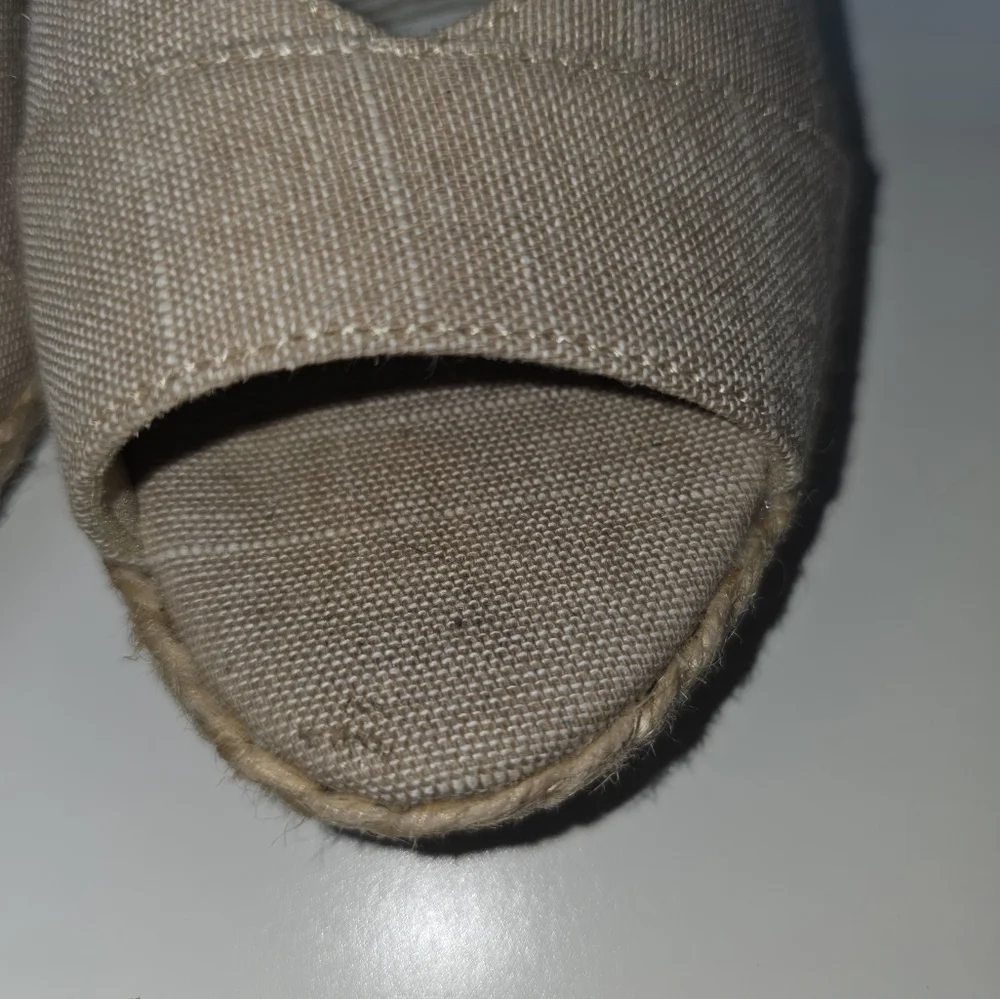 Coach Women's Tan Peep-Toe Flats, Size 6.5 - Picture 8 of 11